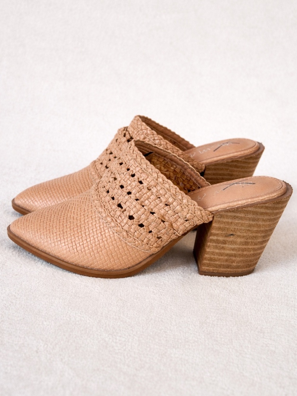 WOVEN BRAIDED NUDE BEIGE LEATHER MULES CURVED STACKED HEEL SIZE 7 NEW